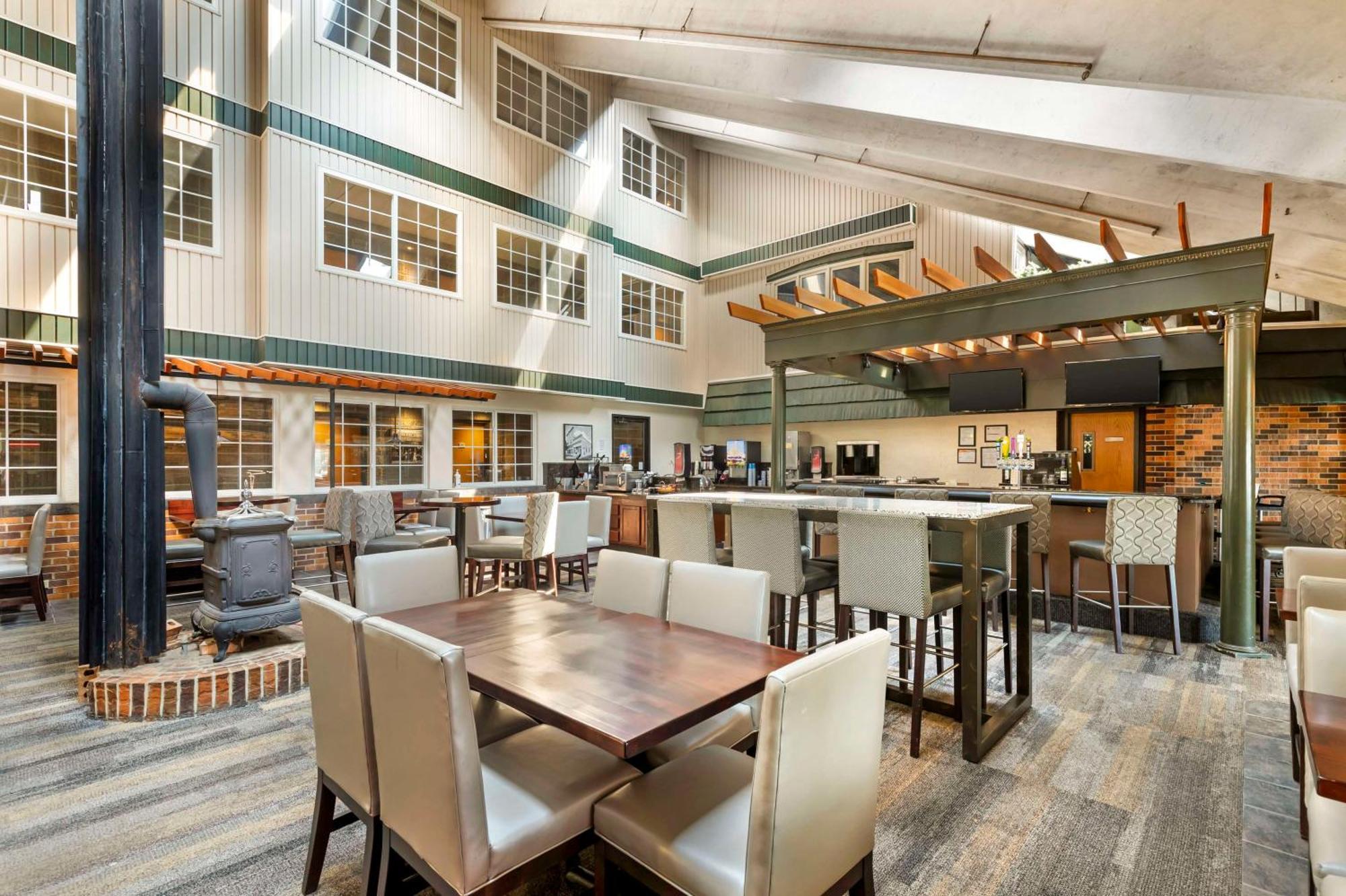 Best Western Plus Longbranch Hotel & Convention Center Cedar Rapids Luaran gambar