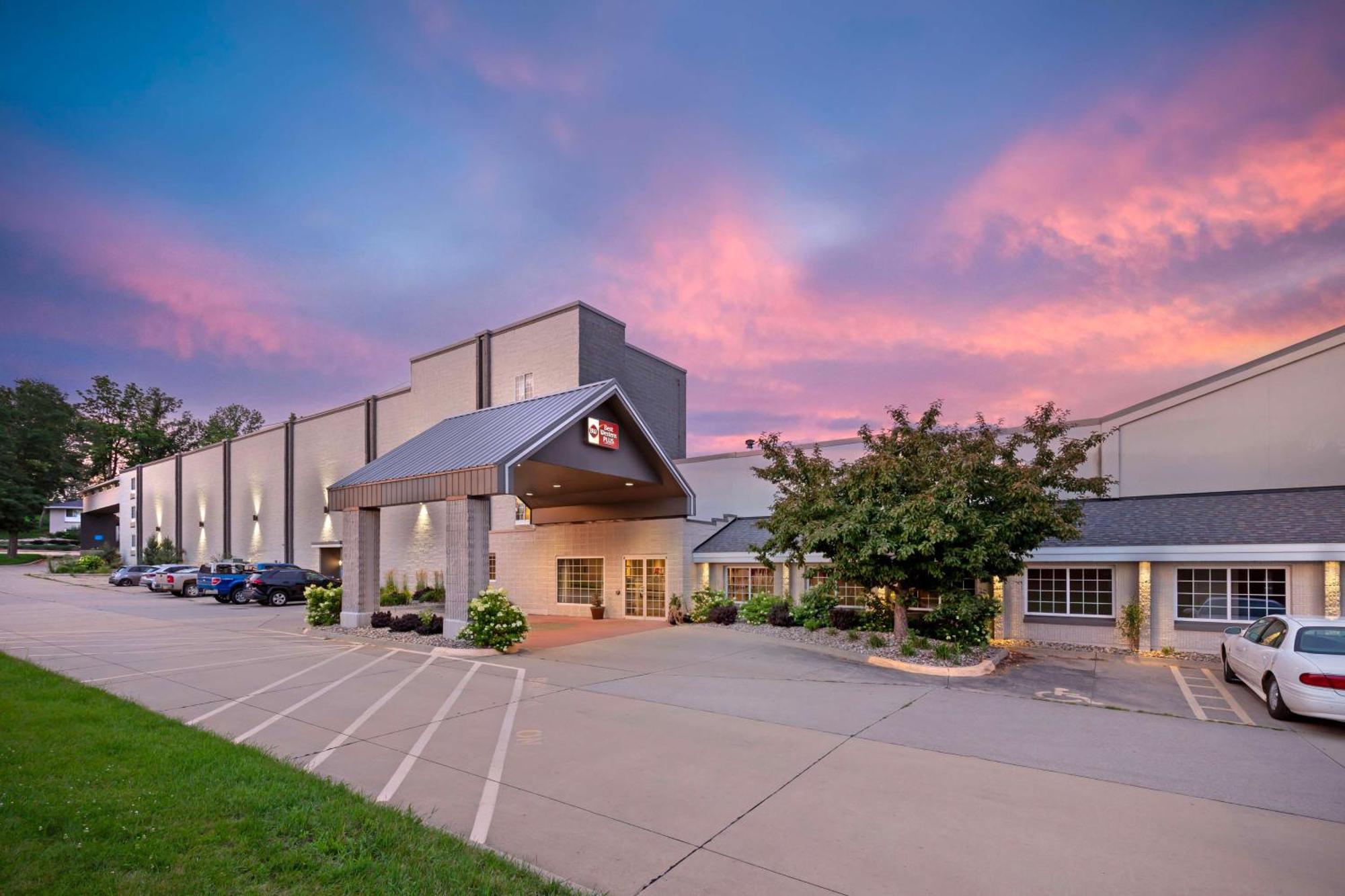Best Western Plus Longbranch Hotel & Convention Center Cedar Rapids Luaran gambar