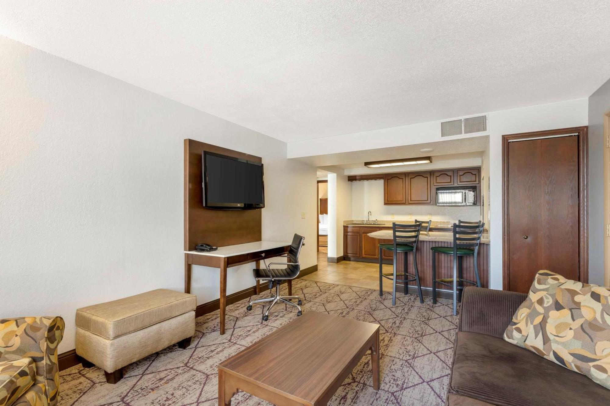Best Western Plus Longbranch Hotel & Convention Center Cedar Rapids Luaran gambar